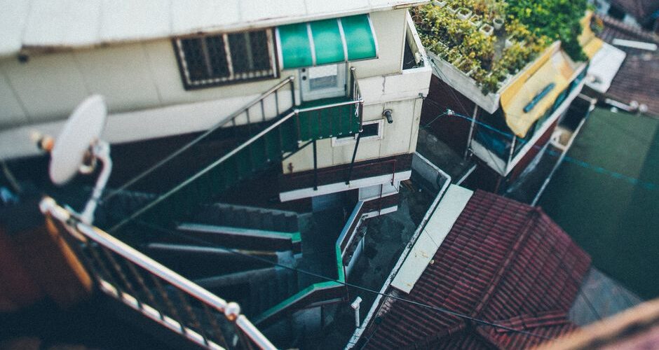 Harnessing the Power of Urban Gardening in 2026: Growing Wellness in Concrete Jungles